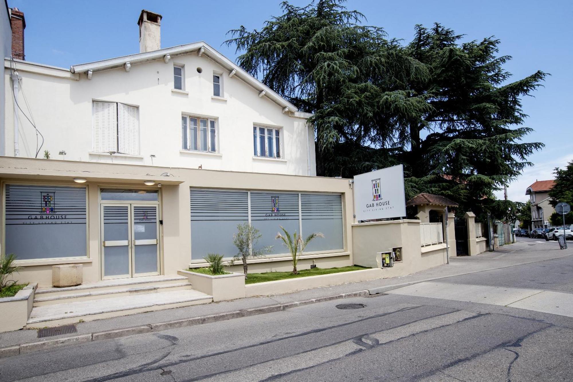 Hotel Gab House à Bron Extérieur photo