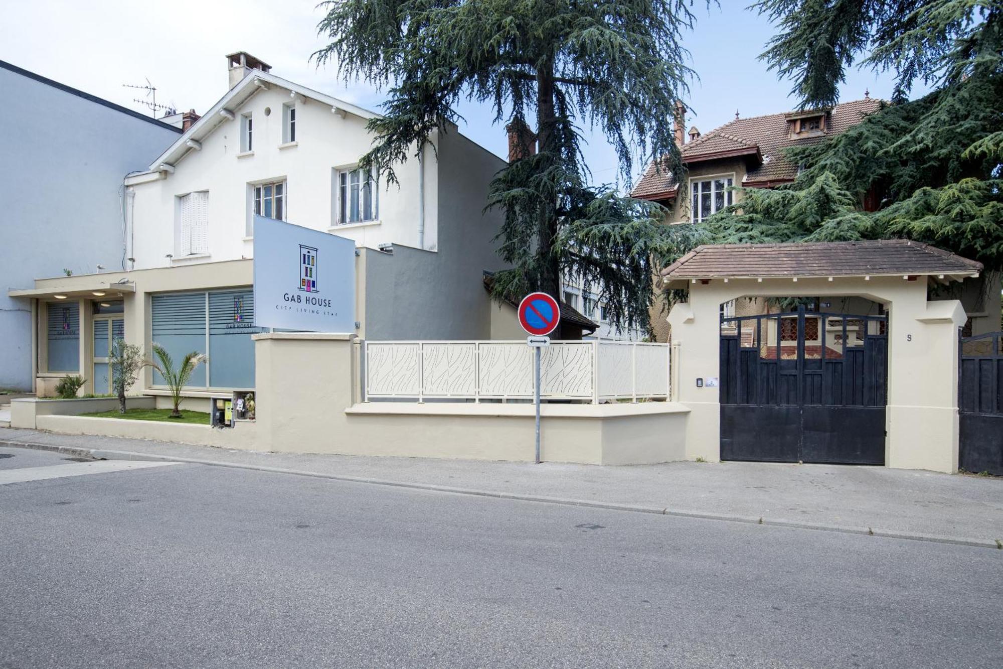 Hotel Gab House à Bron Extérieur photo